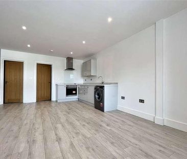 New Oaks House, Church Road, Horley, Surrey, RH6 - Photo 4