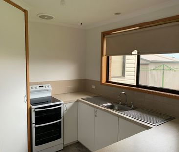 Neat & Tidy Family Home. - Photo 3