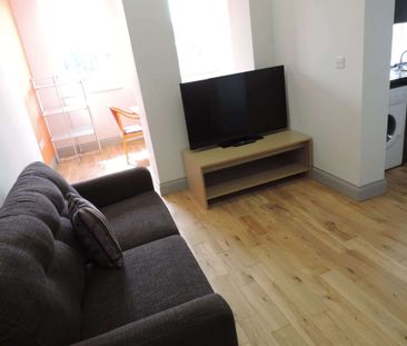 6 Bed all ensuite apartment - Photo 6