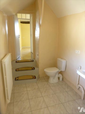 Pour visiter, appeler le 02.23.55.91.17 VITRE, Centre Ville, ce T1 situé au 3° étage comprenan... - Photo 4