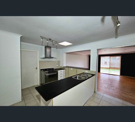 58 Vista Drive, Melton, Vic 3337 - Photo 3