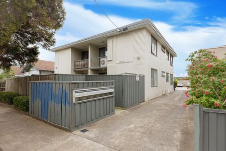2/114 Smith Street, Thornbury VIC 3071 - Photo 3