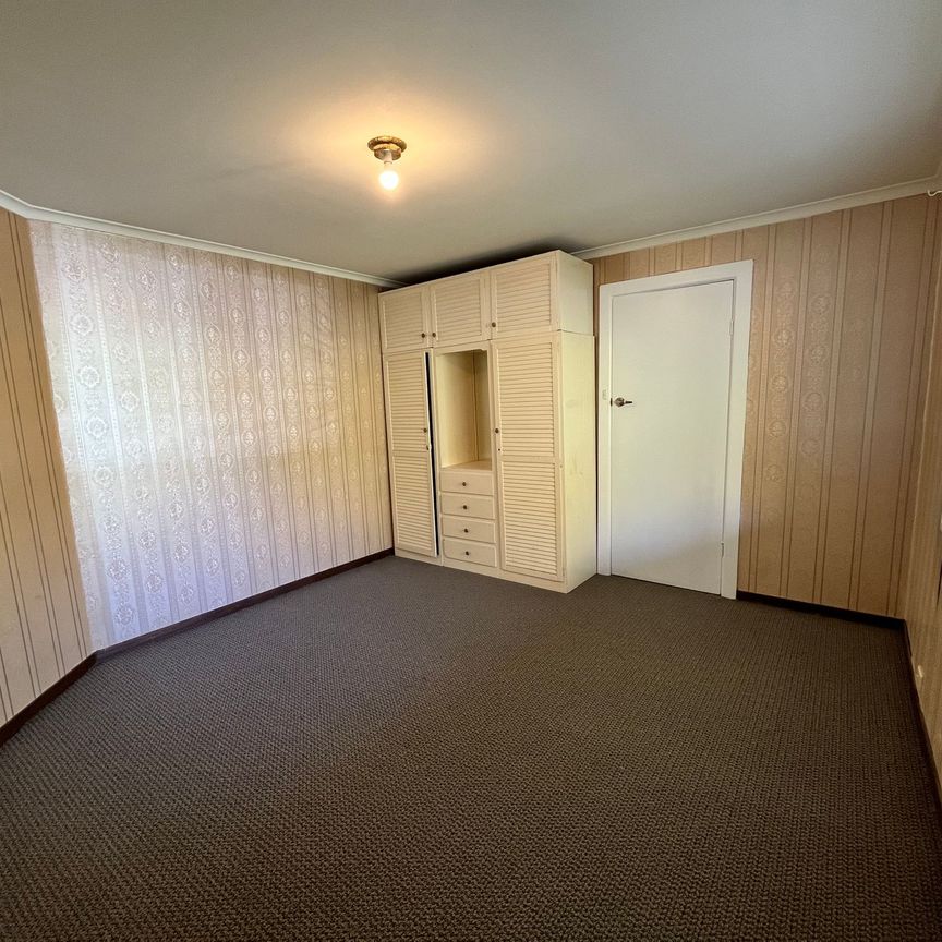 Century 21 Central West - 02 6862 1265 - Photo 1