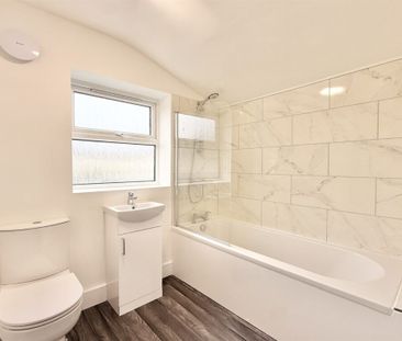 2 bed House Mafeking Road, E16 - Photo 6