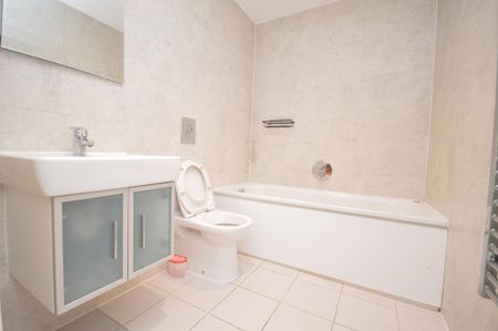 2 bedroom flat to rent - Photo 2