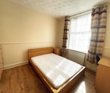 4 bedroom terraced house to rent - Photo 4