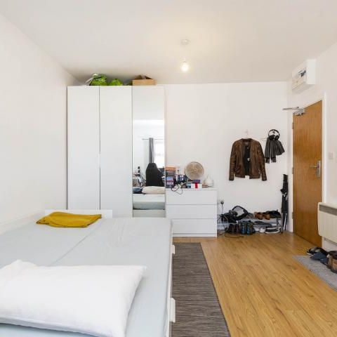 Stunning Studio in Dollis Hill - Photo 1