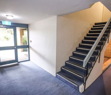 BIG, BOLD, PLUS ADDITIONAL STUDY & A LOCK-UP GARAGE! - Photo 2