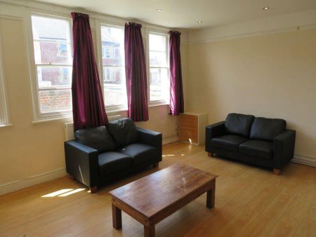 4 bedroom flat to rent - Photo 2