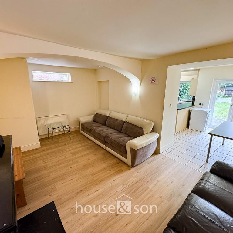 5 bedroom detached house to rent - Photo 1