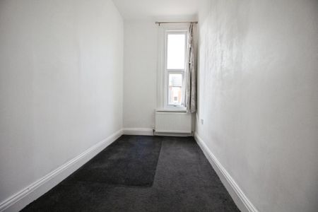 3 bedroom flat to rent - Photo 5