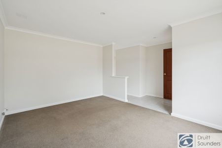 Spacious Villa in Amazing Location HOME OPEN THURSDAY 11 DECEMBER AT 9.30AM SHARP! - Photo 2