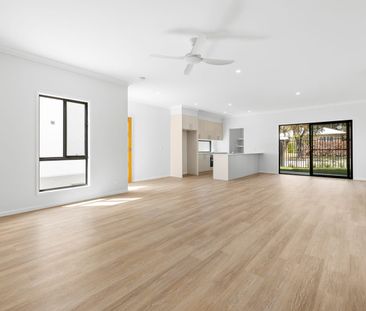 BRAND NEW 4 BEDROOM TOWNHOUSE - Photo 3