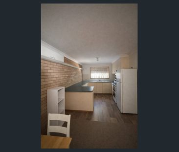 Comfortable 2-Bedroom Unit in quiet Location - Photo 4