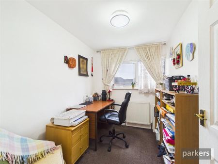 4 bedroom semi-detached house to rent - Photo 4