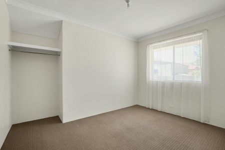 Central Mandurah Convenience – Cozy 3x1 Home Ready Now - Photo 4