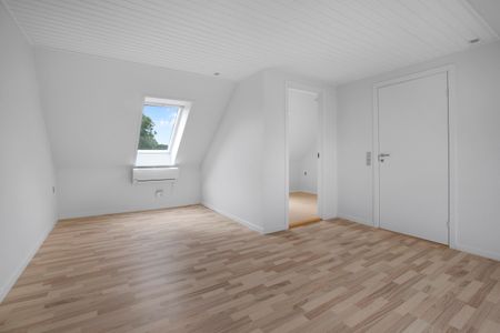 RUMMELIG OG INDBYDENDE LEJLIGHED I HOBRO-OMRÅDET - Foto 4