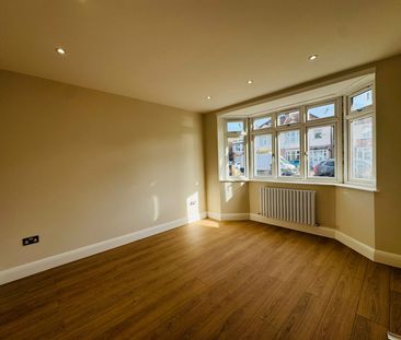 5 Bed Terraced House, Broomhill Road, IG3 - Photo 4