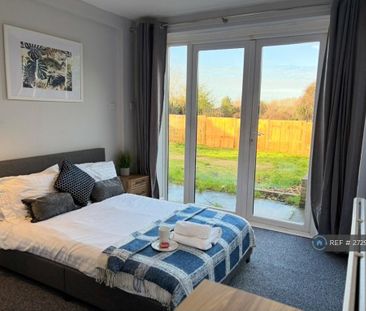 1 bedroom in a house share to rent - Photo 2