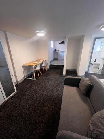 Studio to rent - Photo 2