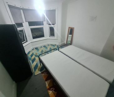 Room in a Shared House, Clandon Road, IG3 - Photo 1