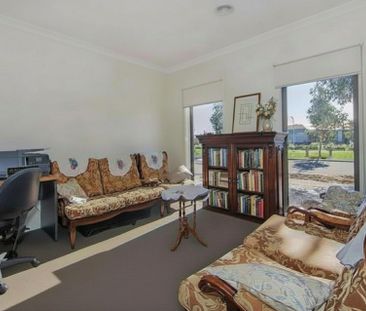 11 Pistachia Drive, Tarneit VIC - Photo 3