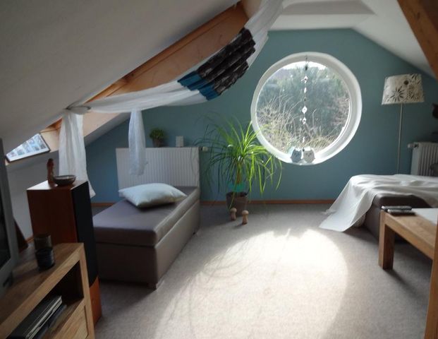 Großzügige 2 Zi. Dachgeschoßwohnung mit Wohlfühlgarantie - Foto 1