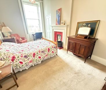 3 bedroom flat to rent - Photo 4