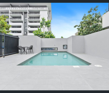 EXECUTIVE STYLE - TOP FLOOR - 2 BEDROOM APARTMENT - Photo 4