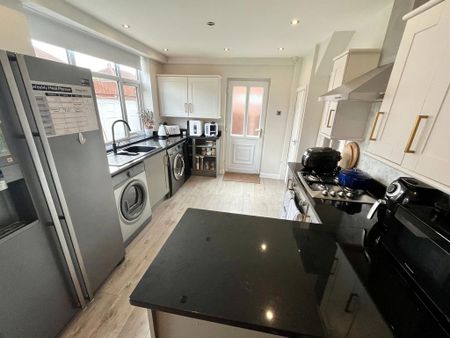 3 bedroom semi-detached house to rent - Photo 4