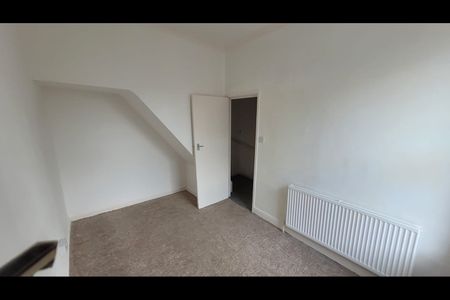 2 Bed End Terrace, Kelsall Terrace, LS6 - Photo 2