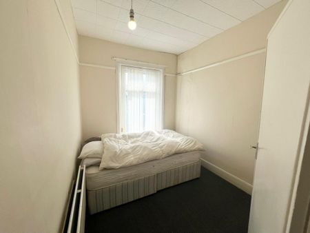 3 bedroom flat to rent - Photo 5