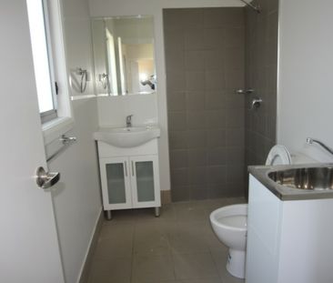 Spacious & Stunning 2 Bedroom Granny - Photo 4