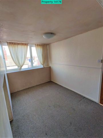 4 bedroom terraced house to rent - Photo 5