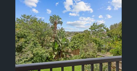 Spacious Family Home in Prestigious Balmoral Location - Photo 3