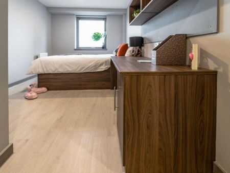 1 bedroom in a flat share to rent - Photo 3