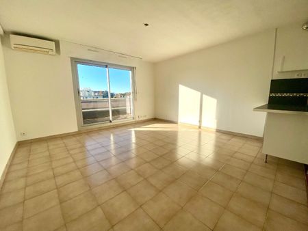 A LOUER / T3 DE 62m2 MEUBLÉ + TERRASSE DERNIER ETAGE / SAINT JUST 13013 - Photo 3