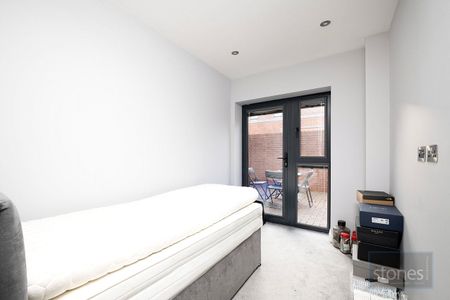 Elm Park, Stanmore - Photo 3