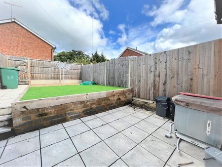 3 bedroom terraced house to rent - Photo 2