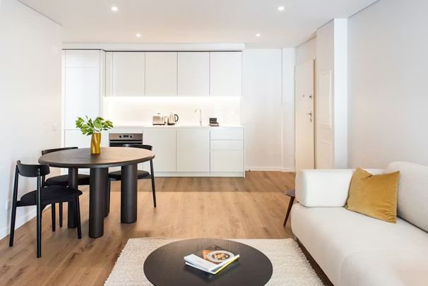 Largo Santa Bárbara, Lisbon, Lisbon 1150-260 - Photo 1