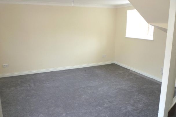 Station Street - Photo 1