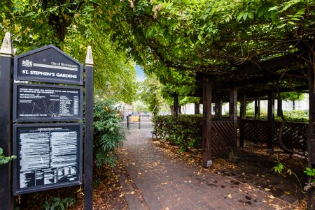 St Stephens Gardens, W2, London - Photo 2