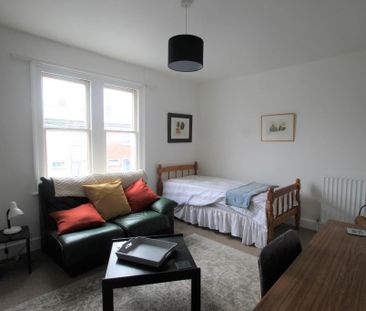 1 bedroom in a house share to rent - Photo 3