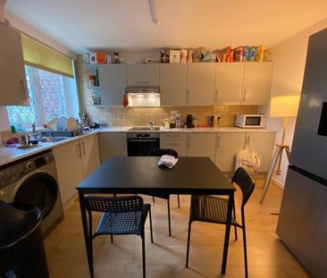 Room in a Shared Flat, Coppock Close, SW11 - Photo 6