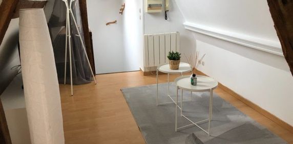 CAEN - F2 EN DUPLEX - PLACE DE L'ANCIENNE BOUCHERIE - Photo 2