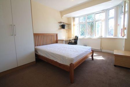 8 bedroom semi-detached house to rent - Photo 3