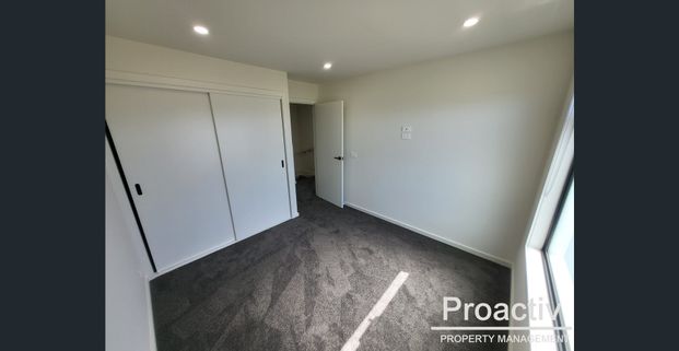 🏡 Modern Family Living in a Prime Thomastown Location - Photo 1