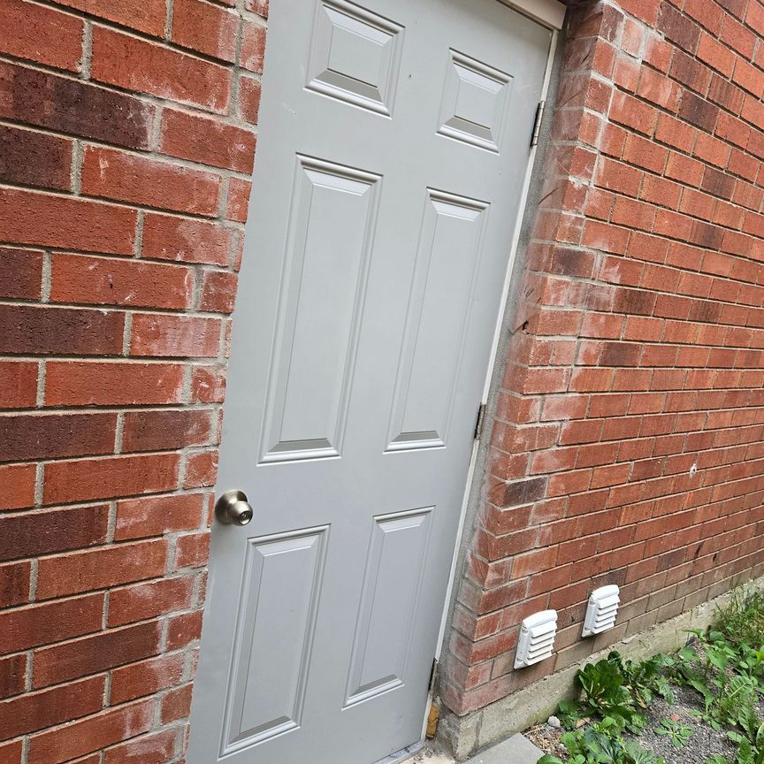 For Lease - 36 Plumridge Court Unit# B, Ajax, Ontario - Photo 1