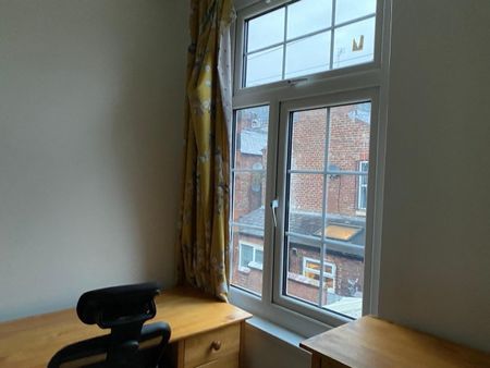 Room in a Shared House, Victoria Park, M14 - Photo 5