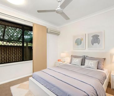 Hillside Home Boasting Style, Quality, Double Driveway and Enormous... - Photo 6